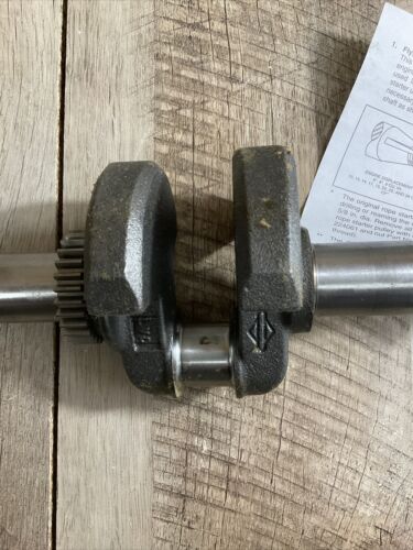 Briggs & Stratton 495655 New NOS Crankshaft Genuine OEM Part (6922765467831)